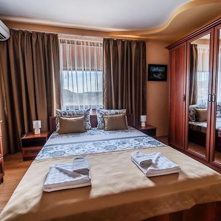 Апартамент Грация Veliko Tărnovo Esterno foto